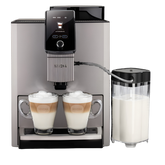 De NICR 1040 koffiemachine voor op kantoor, met eenvoudig te bedienen functies, groot bonen- en waterreservoir, easyclean+ melkslang voor gemakkelijke reiniging, en een snelle profielfunctie voor het zetten van veel koffie met één druk op de knop, ideaal voor lange vergaderingen en plezierige werkuren.
